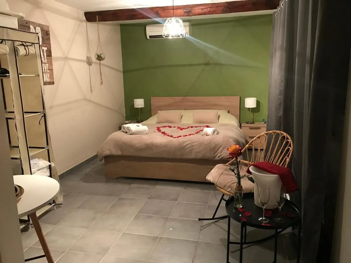 Homestay Grande Chambre Dans Villa Paisible Avec Grand Jardin Courthezon
